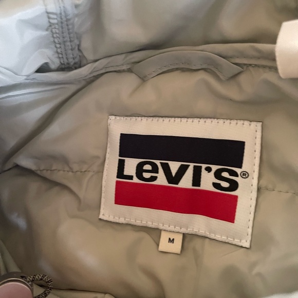 Levi’s NWT Sz Med Edie packable jacket; lightweight, synthetic down puffer - Picture 8 of 14